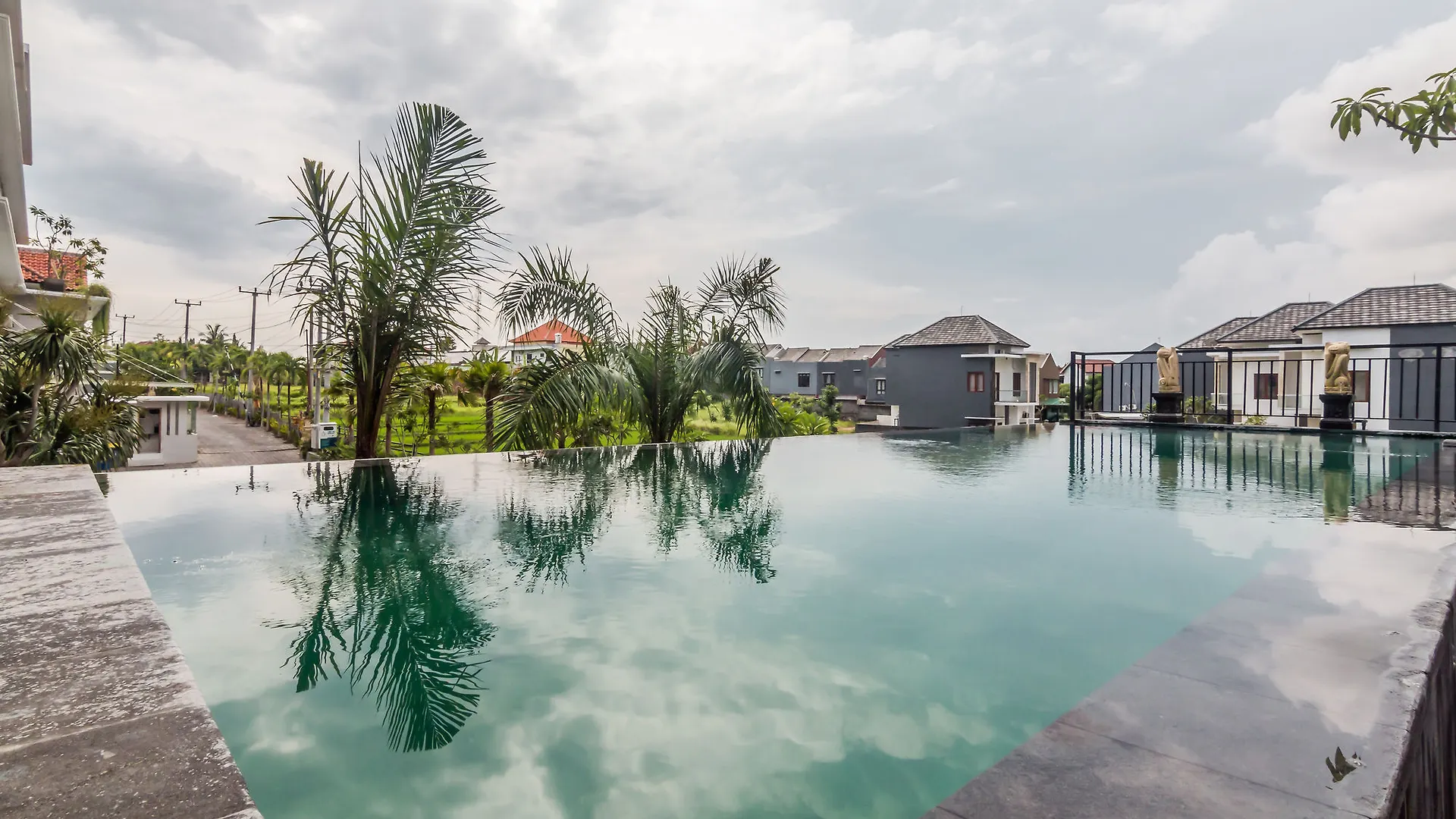 Zen Rooms Denpasar Jalan Salak contacts